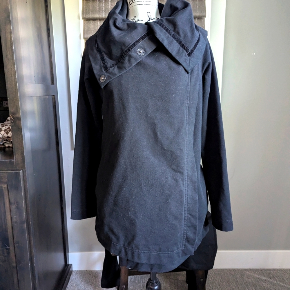 Lululemon Women's Savasana Wrap Size 6